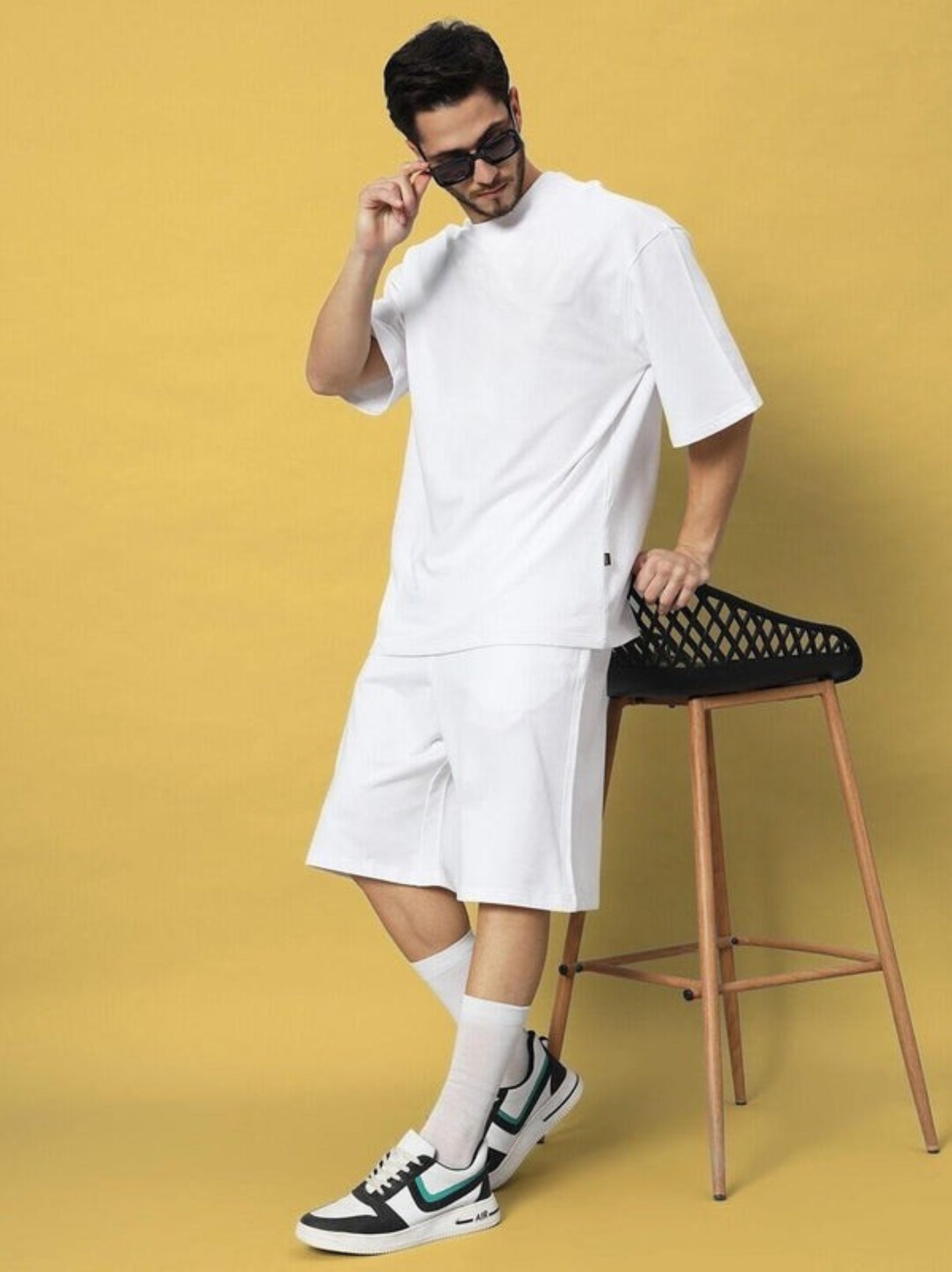 Genz-Classic Men's White Oversized Absent Presence Graphic Print Cotton T-Shirt